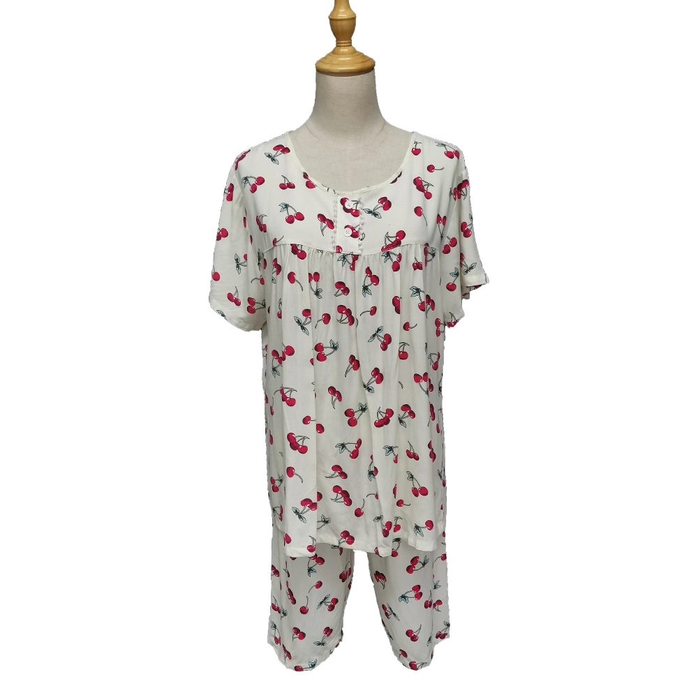 Women′s Fashionable Lightweight Pajamas